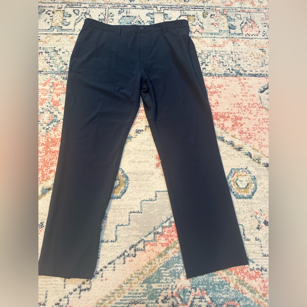 Men’s Vineyard Vines navy Breaker Pant. 38x30.